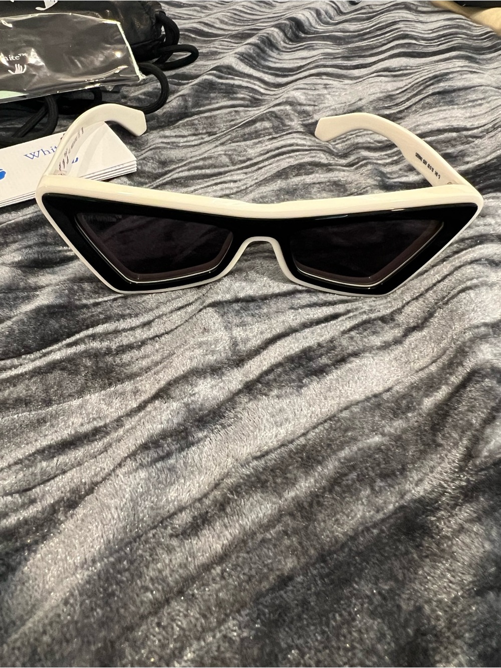 Off-White Artemisia Sunglasses |White/Dark Grey | O/S 55-18-145 |Full Inclusion